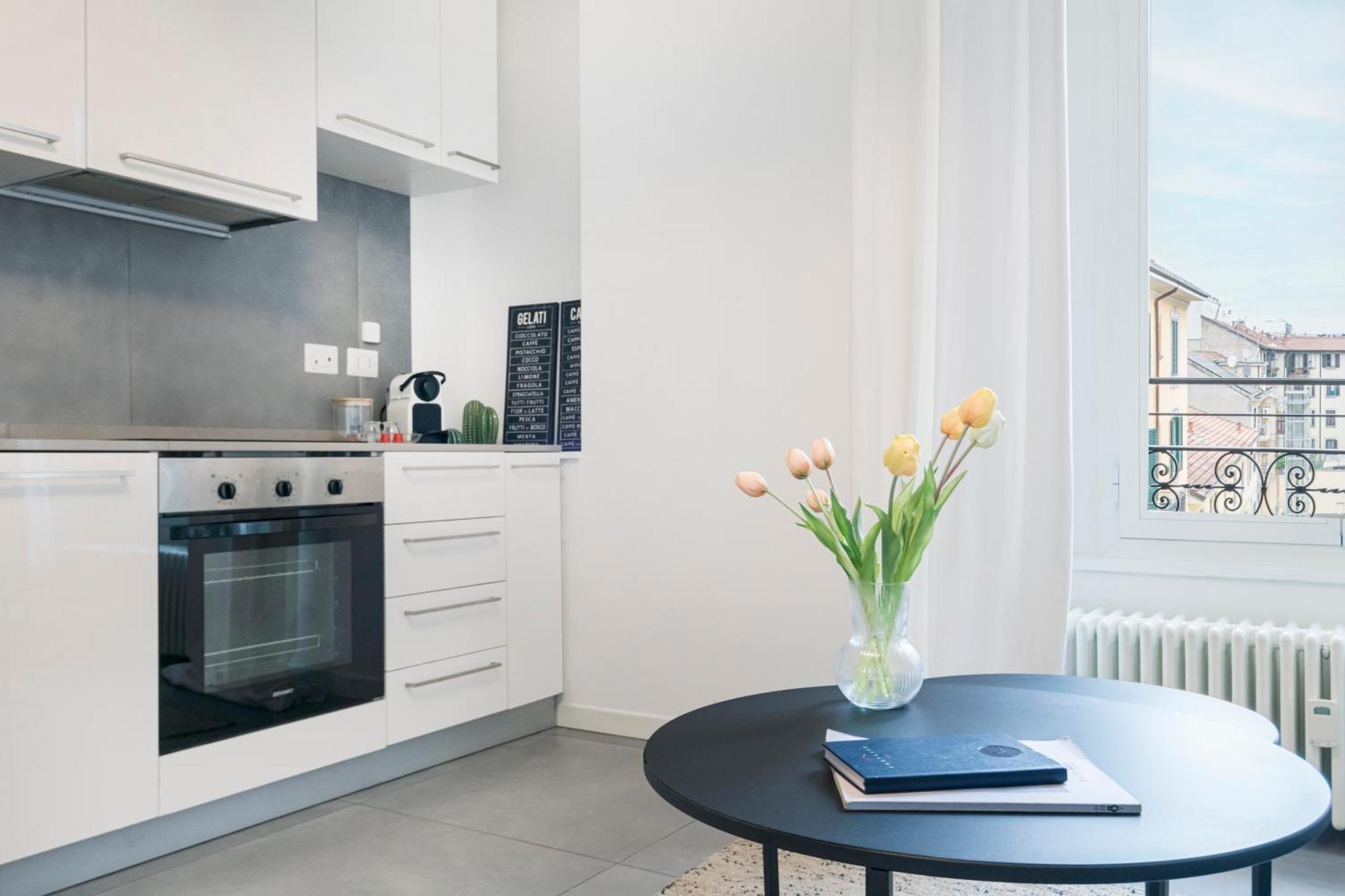 New Flat Fully Furnished In P.Ta Romana Мілан Екстер'єр фото